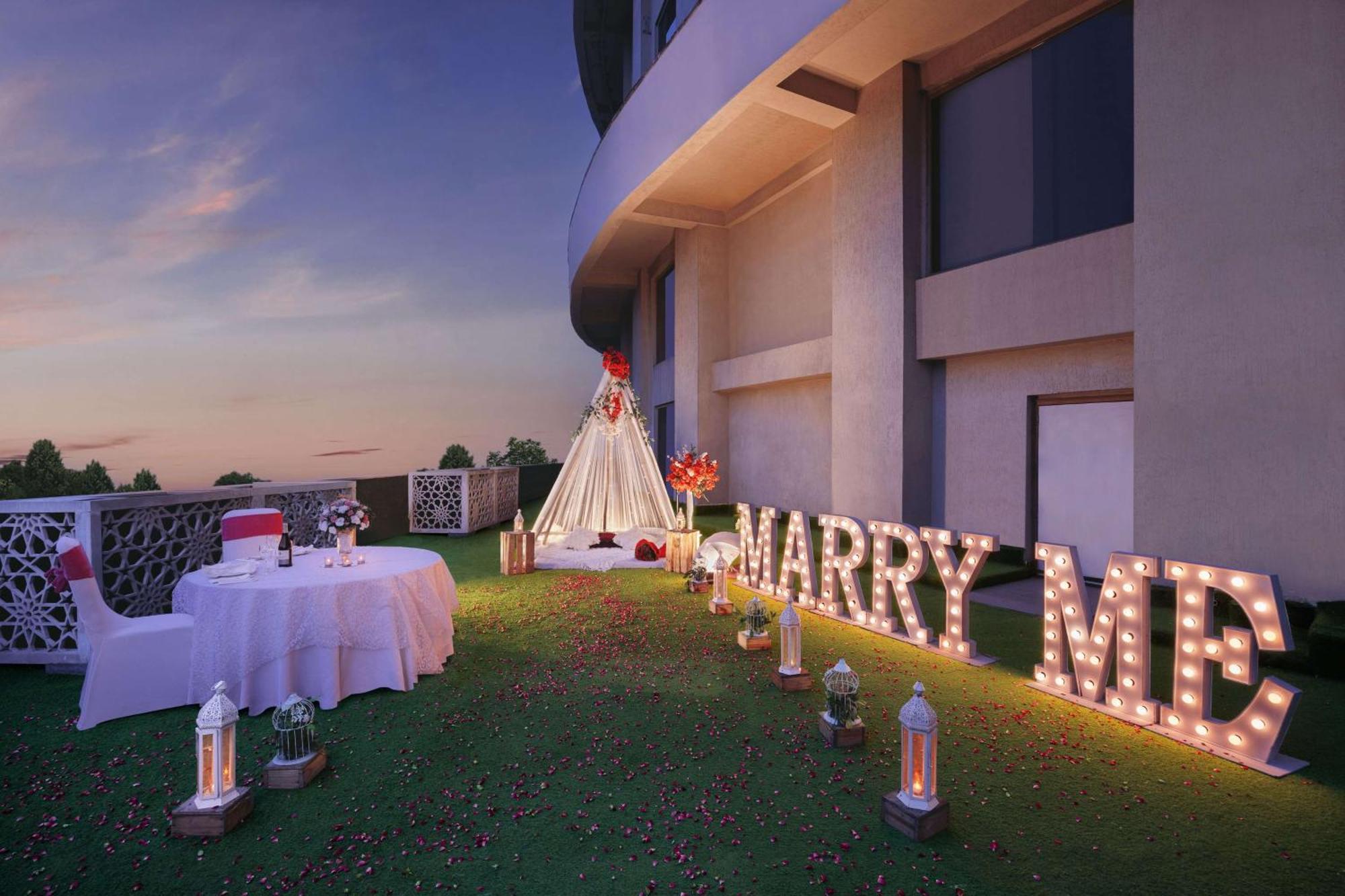 Radisson Blu Hotel New Delhi Dwarka Exterior foto The Sky Garden
